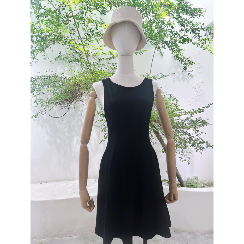 Đầm thun ngắn không tay form A chéo sau thời trang GAGO màu đen GG4342