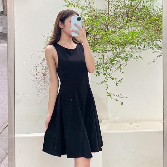 Đầm thun ngắn không tay form A chéo sau thời trang GAGO màu đen GG4342