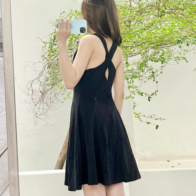 Đầm thun ngắn không tay form A chéo sau thời trang GAGO màu đen GG4342