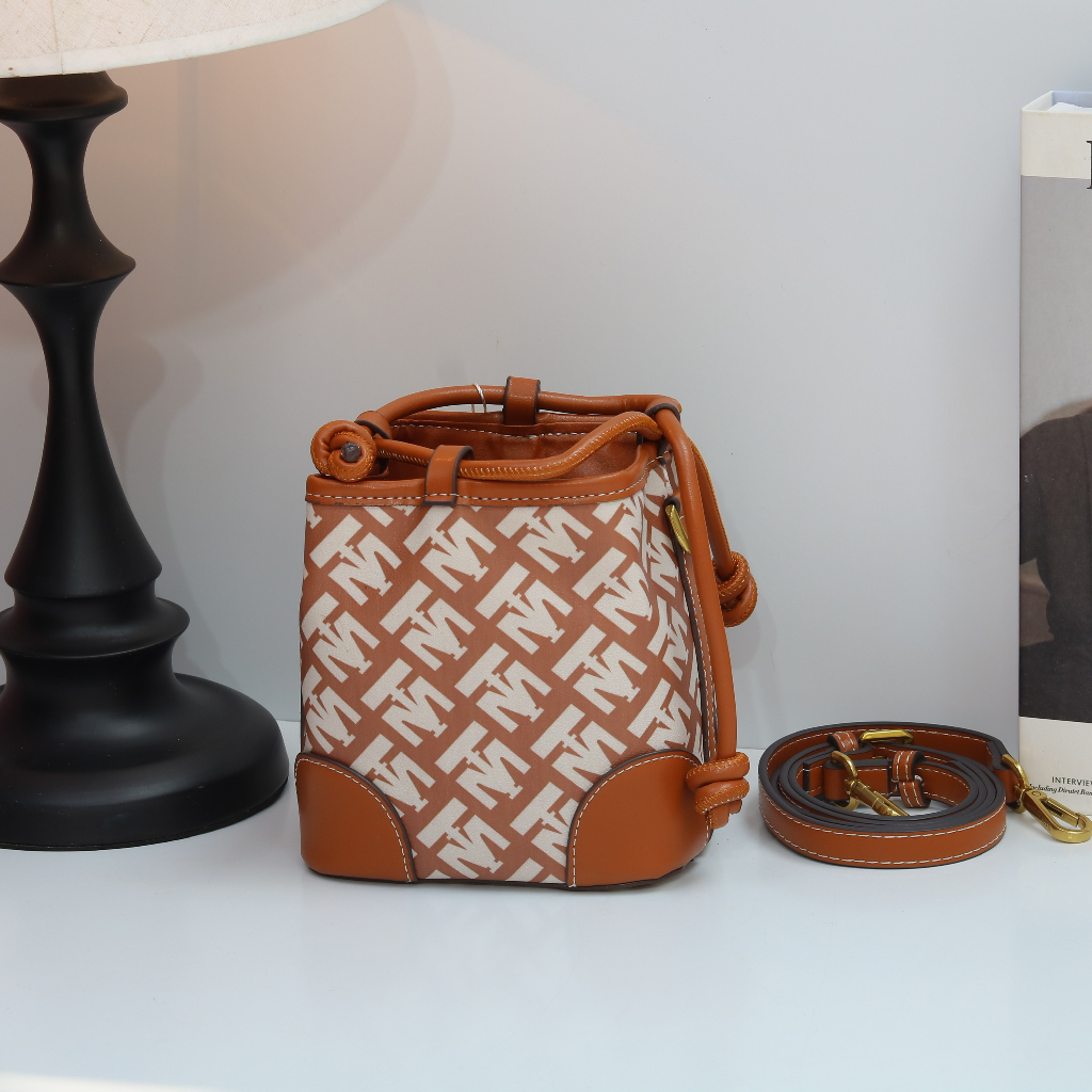 túi rút đeo chéo hàng chính hãng xuất dư size 14cm * 10cm * 15cm đủ màu