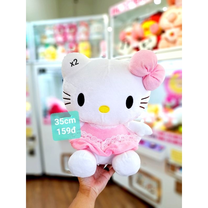 Gấu bông Hello Kitty, mèo Kitty đủ màu, váy áo sặc sỡ dễ thương