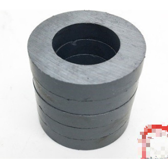 Nam châm viên Ferrite 45x8 lỗ 19mm