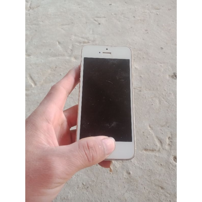 Xác điện thoại cũ 5s không có tài khoản iCloud.