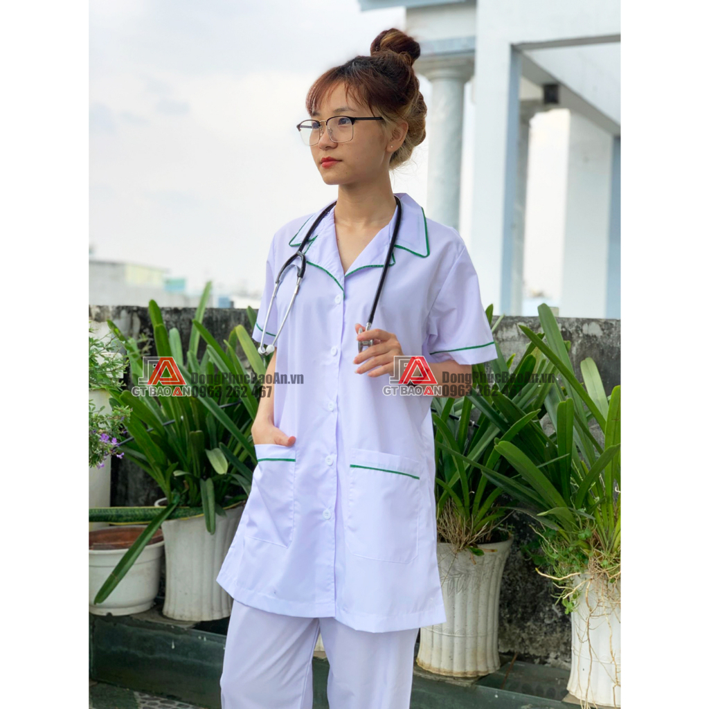 [Giá xưởng] Áo blouse trắng nữ tay ngắn viền xanh lá thân ngắn có xẻ tà cho nhà thuốc, dược sĩ, y tá, điều điều dưỡng