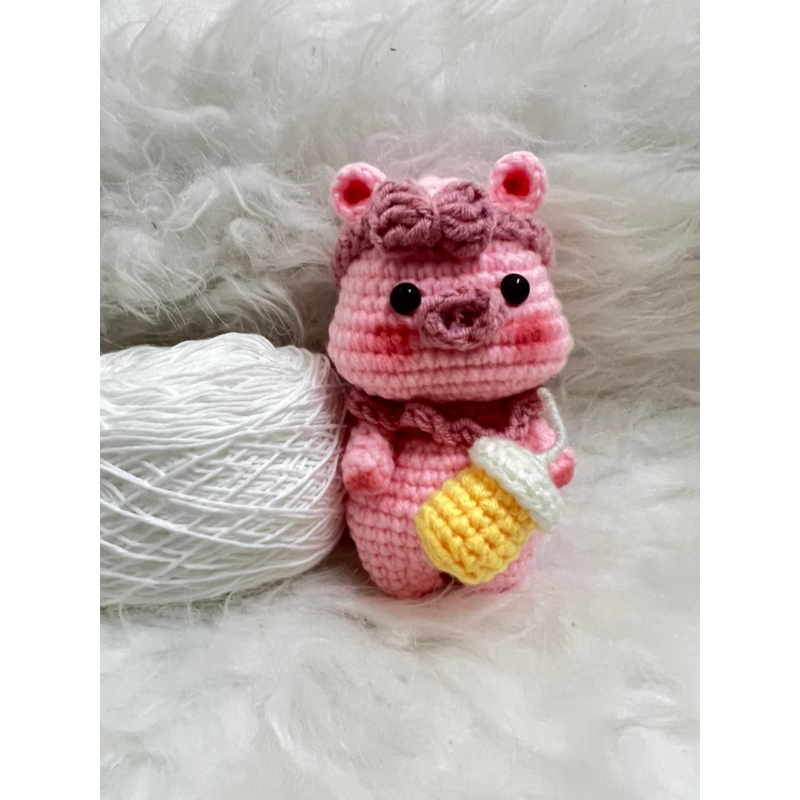 Móc khoá len bé heo trà sữa