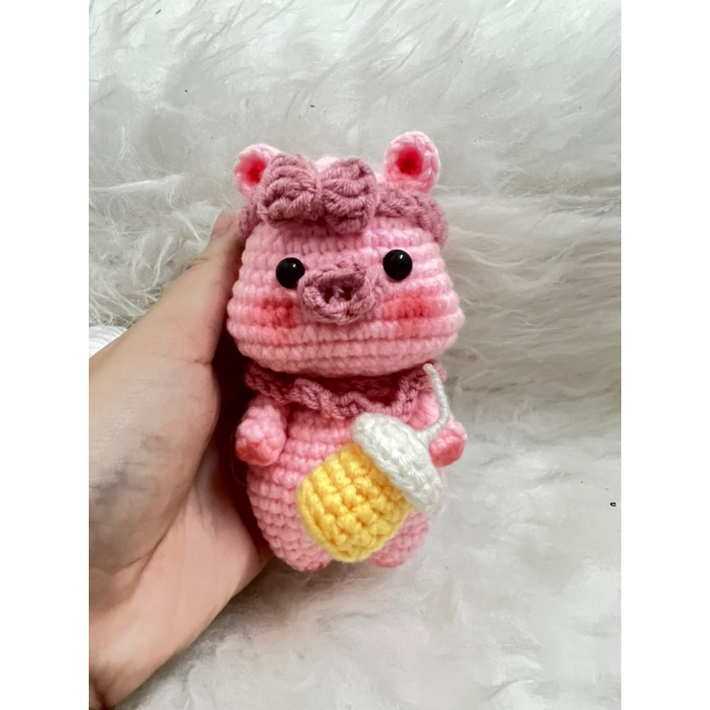 Móc khoá len bé heo trà sữa