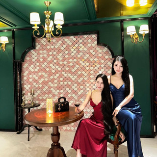 Đầm lụa cổ tim lưng đá có mút