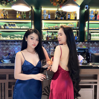 Đầm Lụa Cổ Tim Lưng Đá Có Mút
