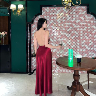 Đầm Lụa Cổ Tim Lưng Đá Có Mút