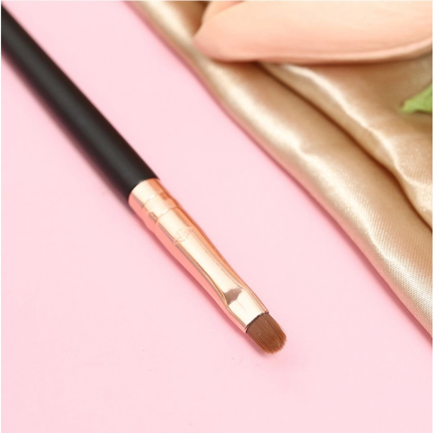 Cọ Nhấn Đuôi Mắt Vacosi Small Smudge Brush E09