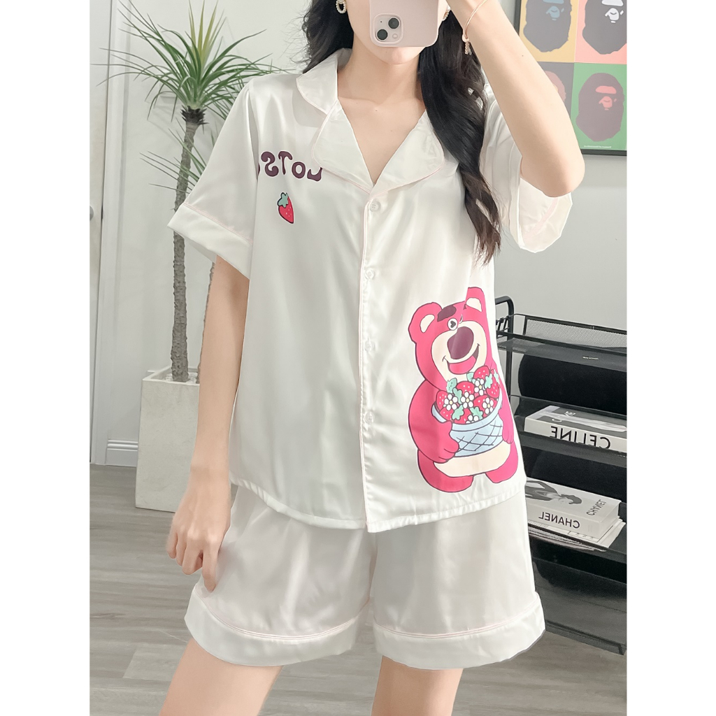 Đồ bộ mặc nhà họa tiết gấu dâu lụa latin, set đồ bộ ngủ pijama nữ tay ngắn quần ngắn trong BST Pyjama nữ cao cấp.