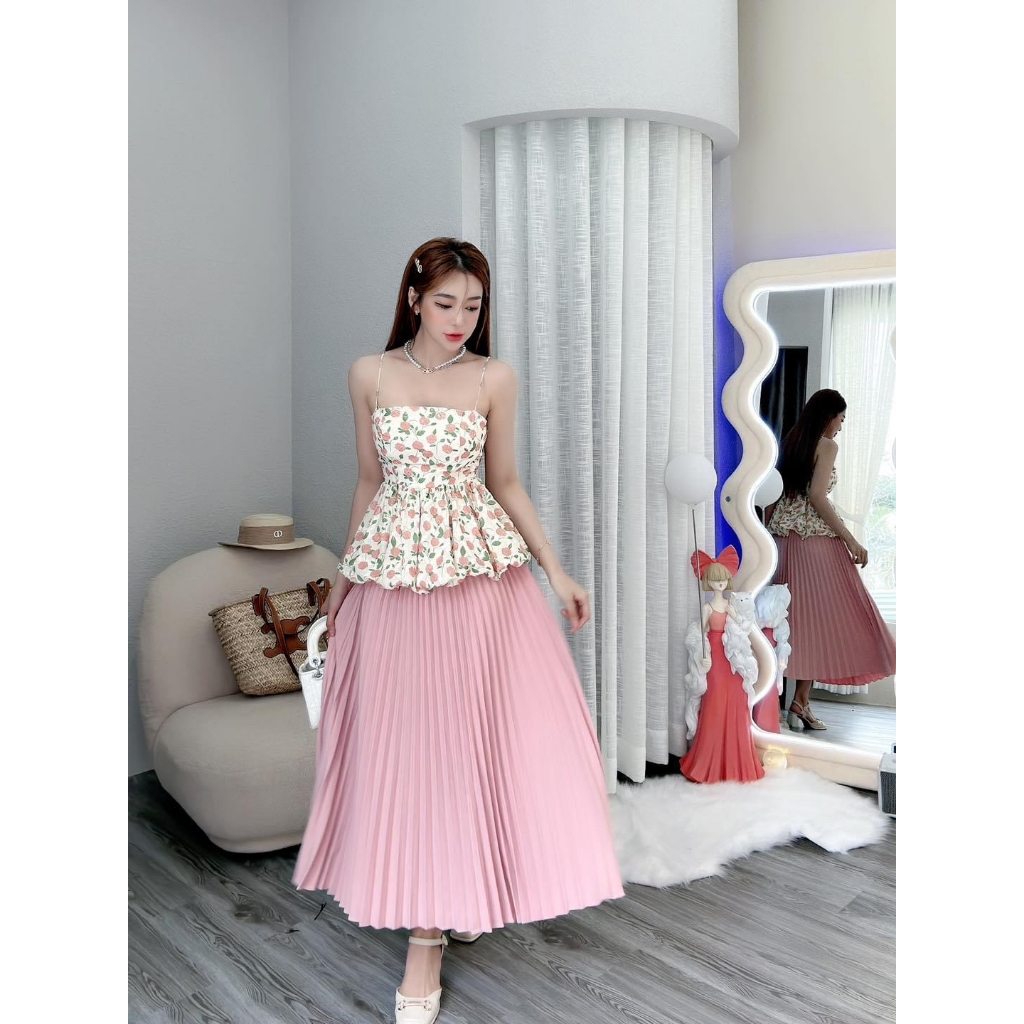 Set áo hoa + cv dập ly. Có 1 màu. KÈm hình chụp thật 100%. Size dưới 54kg vừa . Đơn giản mà đẹp. MUa nhanh kẻo hết