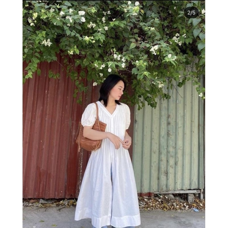 Đầm trắng Rose white dáng dài xếp ly dọc