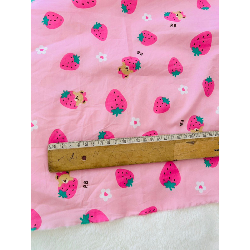 Vải thô hình gấu và quả dâu siêu kute