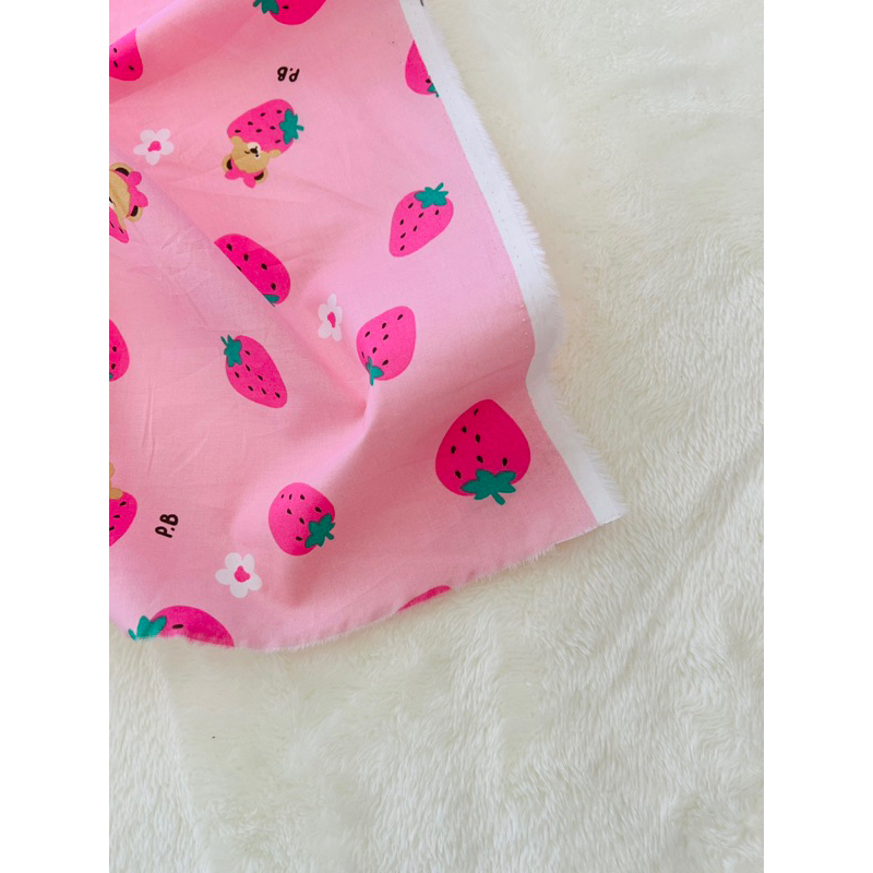 Vải thô hình gấu và quả dâu siêu kute