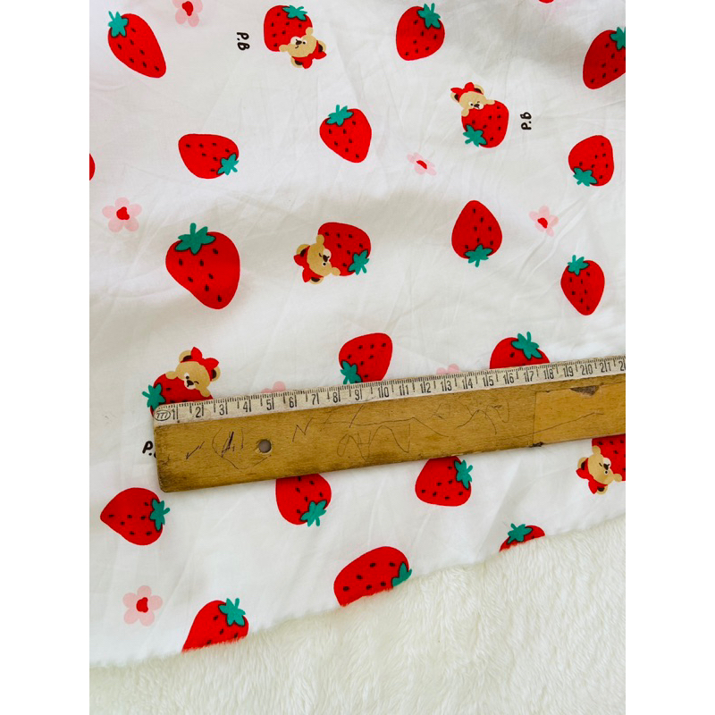 Vải thô hình gấu và quả dâu siêu kute