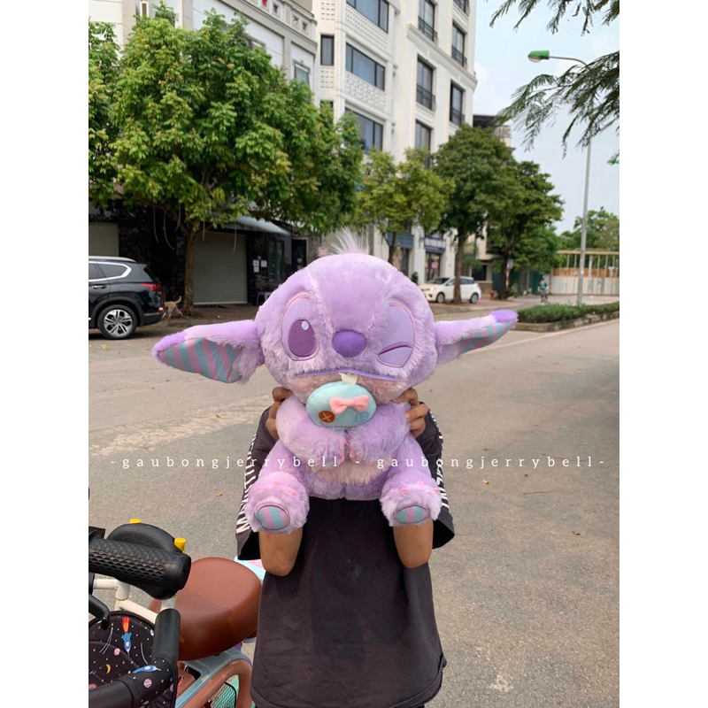 Gấu bông Stitch ôm Scrump màu tím nháy mắt