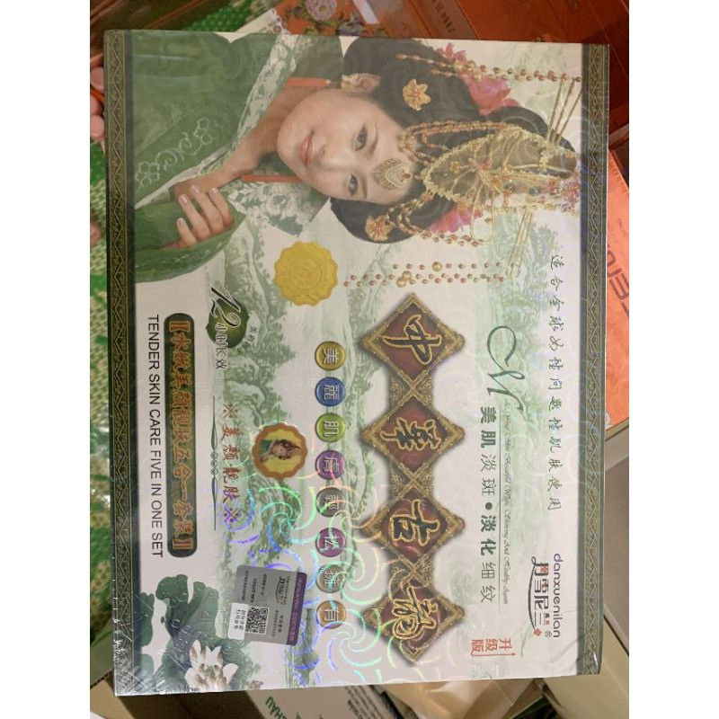 Bộ mỹ phẩm hoàng cung, bộ hoàng cung xanh 5in1 giúp da sạch mụn,nám tàn nhang, dưỡng trắng, se khít lỗ chân lông | BigBuy360 - bigbuy360.vn