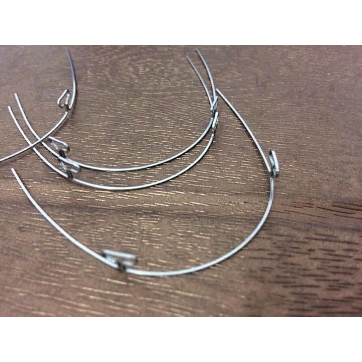 Loop đóng khoảng 4 răng cửa, hỗ trợ chỉnh nha