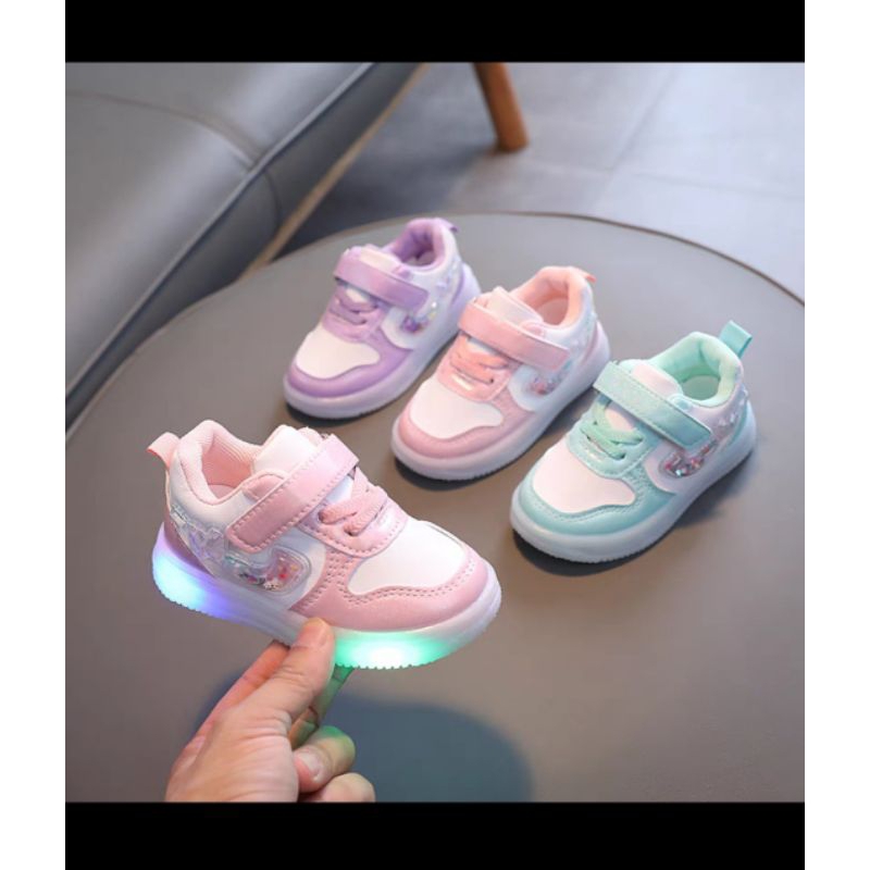 Giày phát sáng cho bé gái