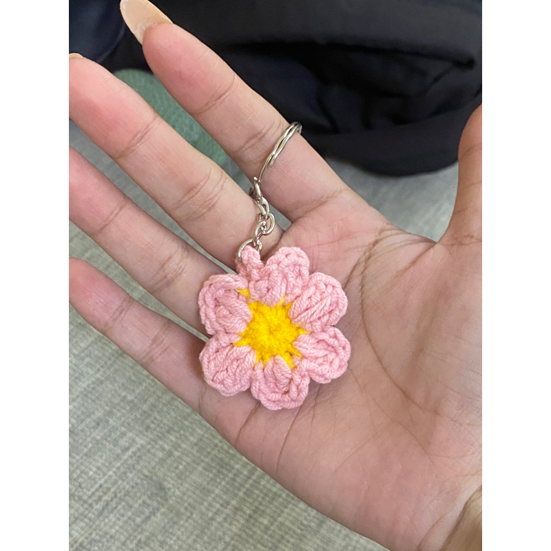 Pin cài/ Ghim cài/ Móc khoá bằng len hình bông hoa nhí siêu dễ thương