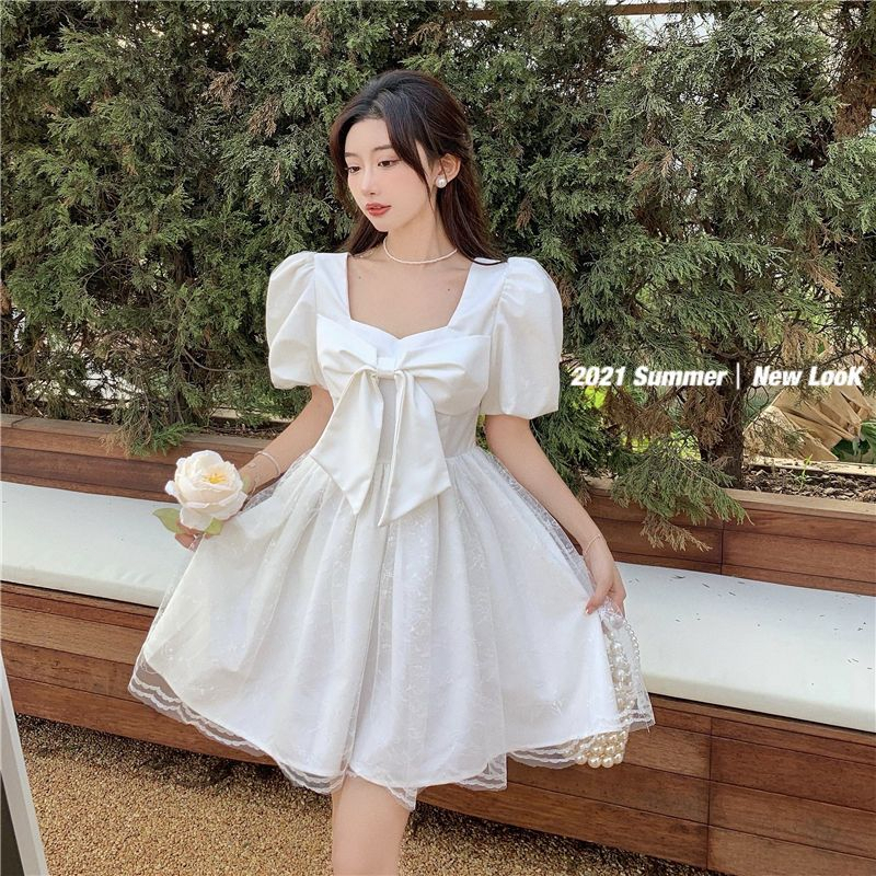 Váy liền dài kiểu Pháp dịu dàng với cổ vuông và nơ, vạt váy xòe đầm trắng công chúa