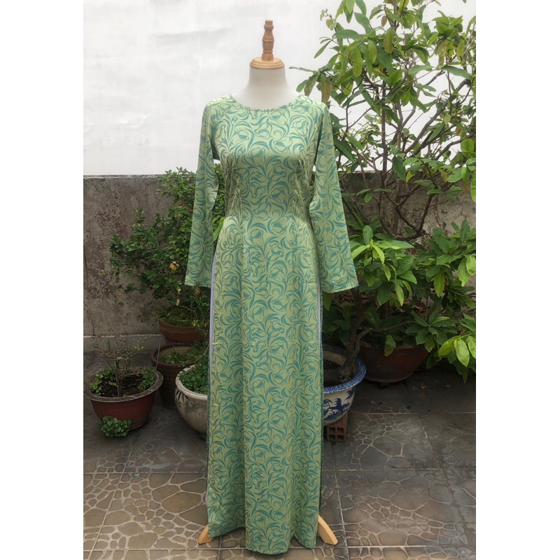 Áo dài lụa Thái Tuấn màu xanh cốm in hoạ tiết