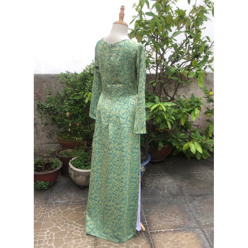 Áo dài lụa Thái Tuấn màu xanh cốm in hoạ tiết