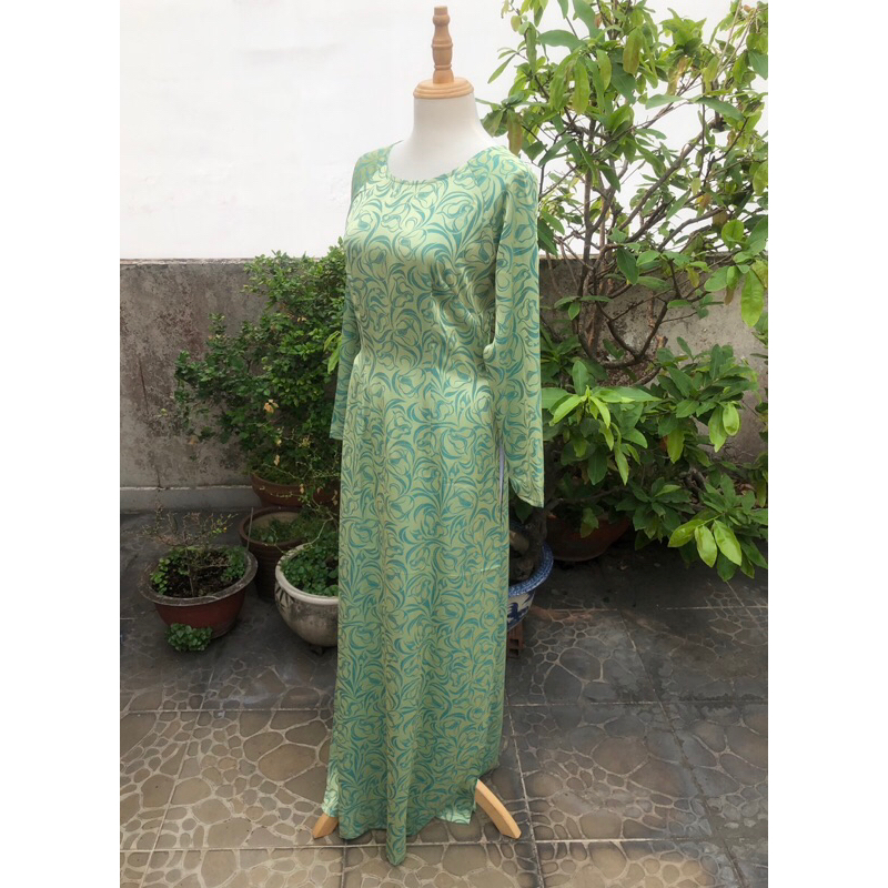 Áo dài lụa Thái Tuấn màu xanh cốm in hoạ tiết