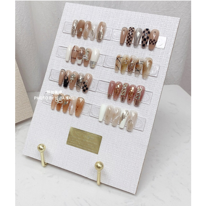 KỆ TRƯNG BÀY MÓNG NHÉ Ạ