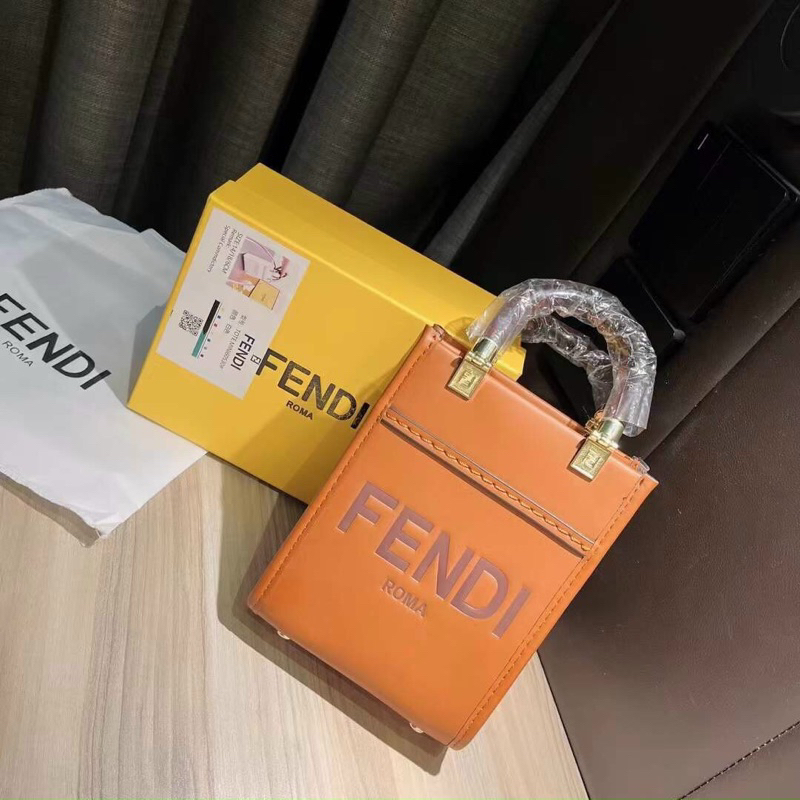 Túi Fendyy vuông cực đẹp , from chuẩn , full box đầy đủ