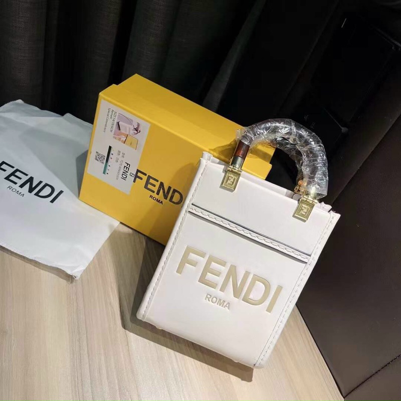 Túi Fendyy vuông cực đẹp , from chuẩn , full box đầy đủ
