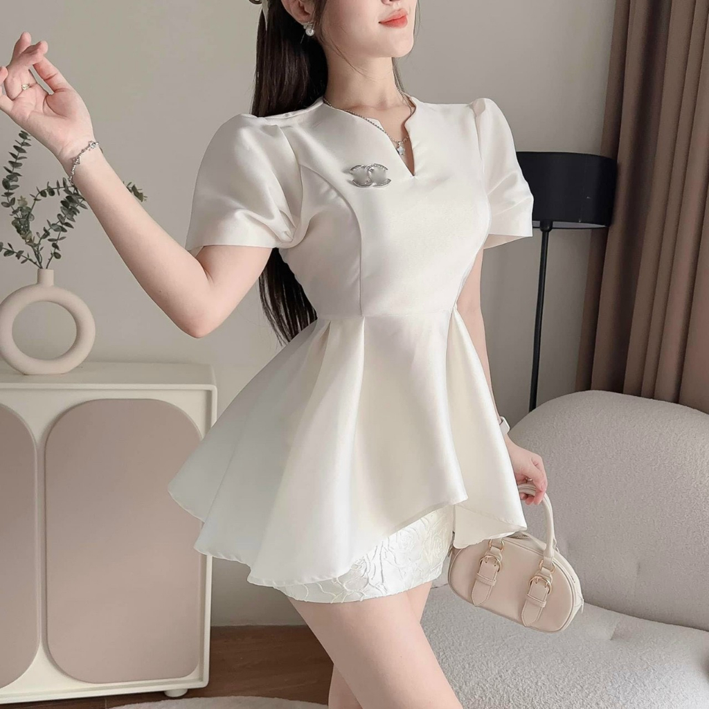Set váy gấm ôm phối áo tapta xòe kèm tag gài áo sang trọng, thanh lịch với 2 tone màu đơn sắc, phù hợp đi dự tiệc