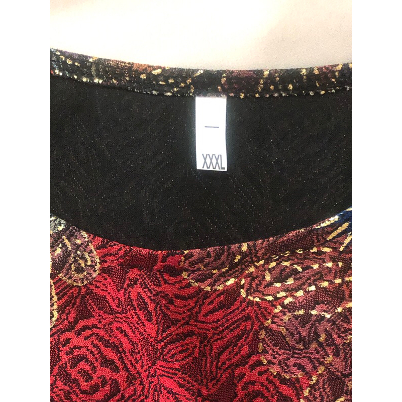 Áo dài đỏ nhũ vàng cách tân hoạ tiết