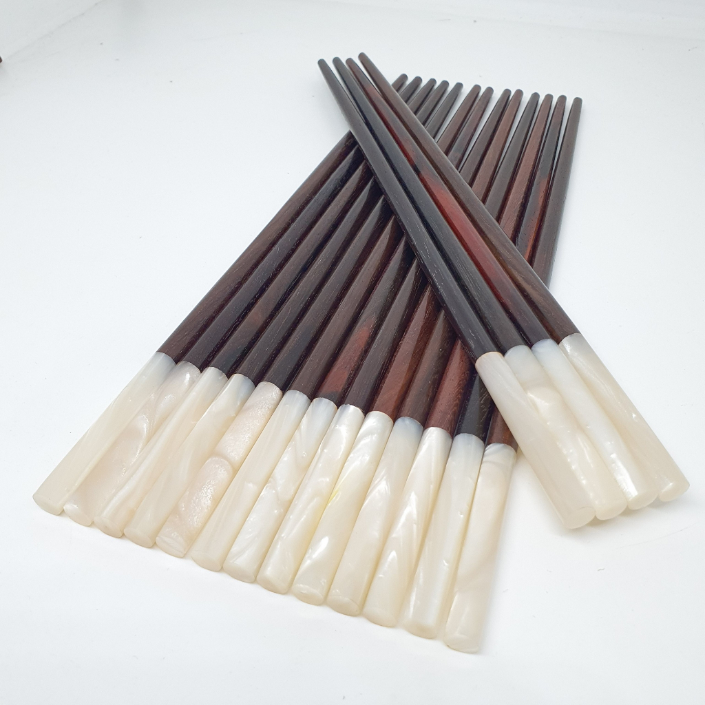 Đũa gỗ Trắc cao cấp đầu gắn vỏ ốc biển cao cấp - bộ 10