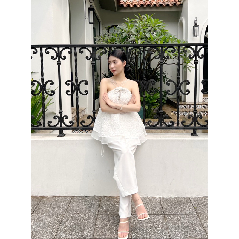 WHITE ROSE set- Áo hai dây hoa nổi - quần cách điệu