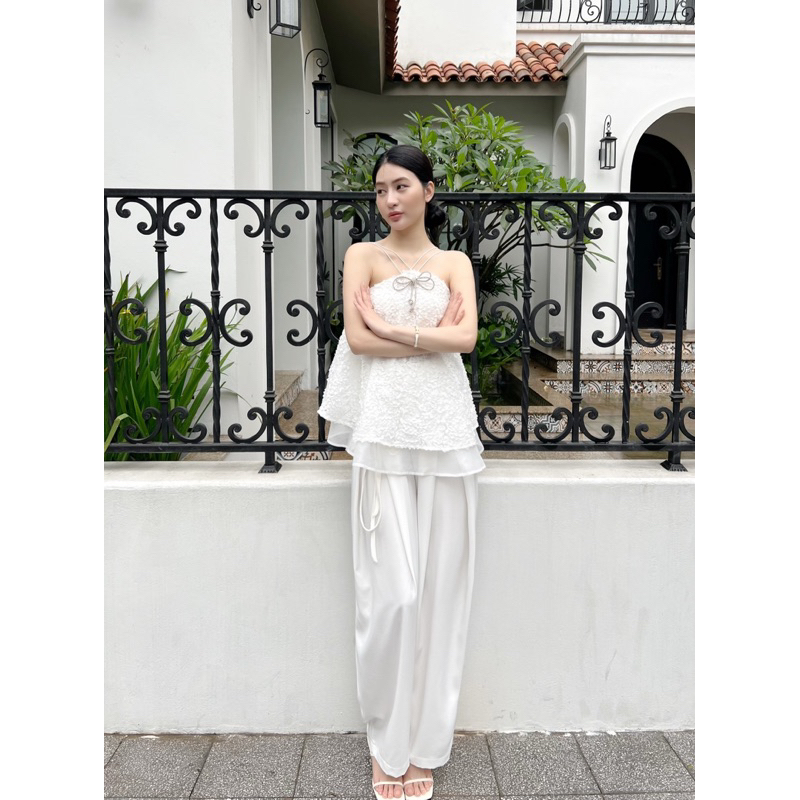 WHITE ROSE set- Áo hai dây hoa nổi - quần cách điệu