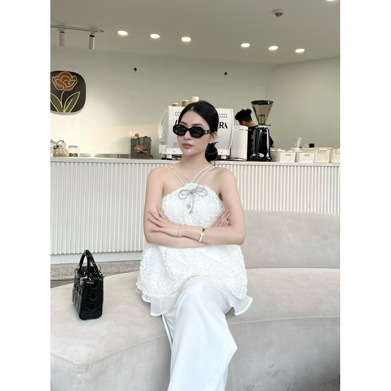 WHITE ROSE set- Áo hai dây hoa nổi - quần cách điệu