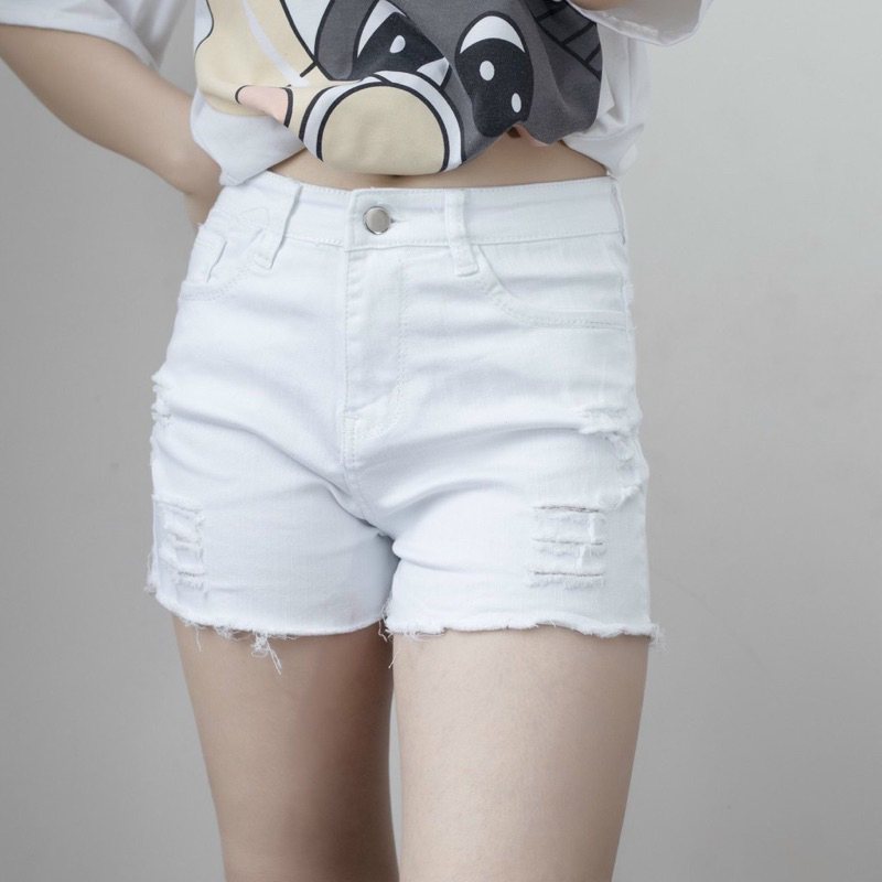 Quần short kaki rách nhiều