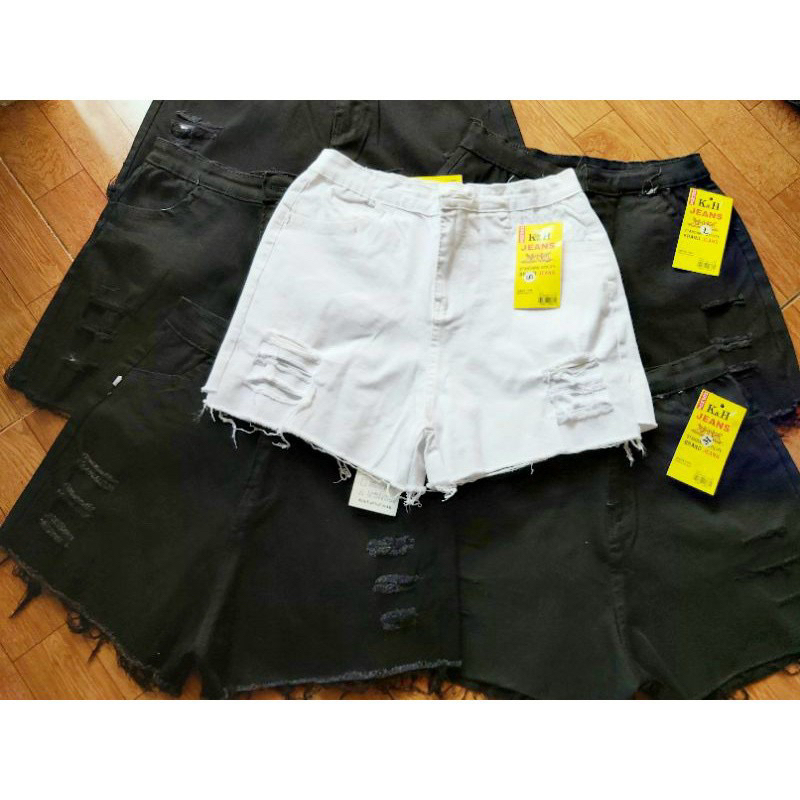 Quần short kaki rách nhiều