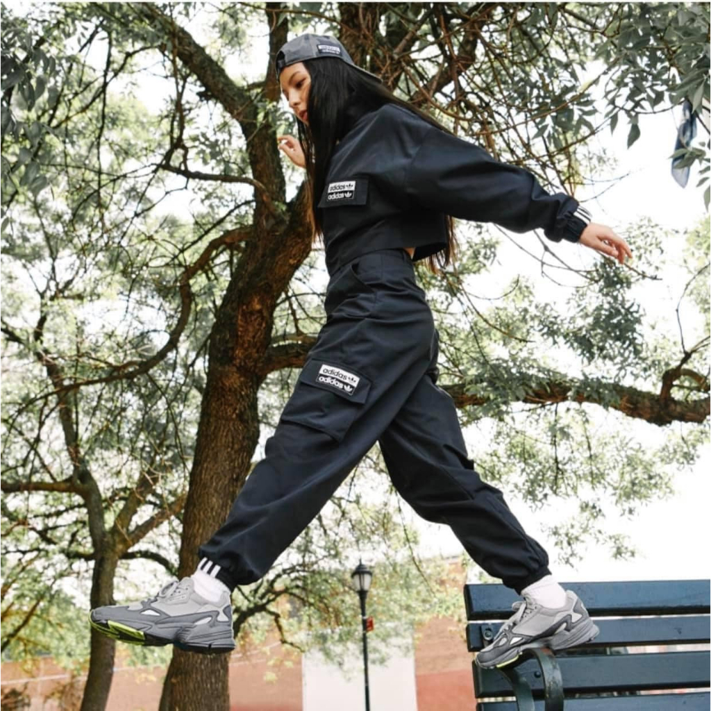 Giày Adidas màu Ghi  - Size 5 1/2