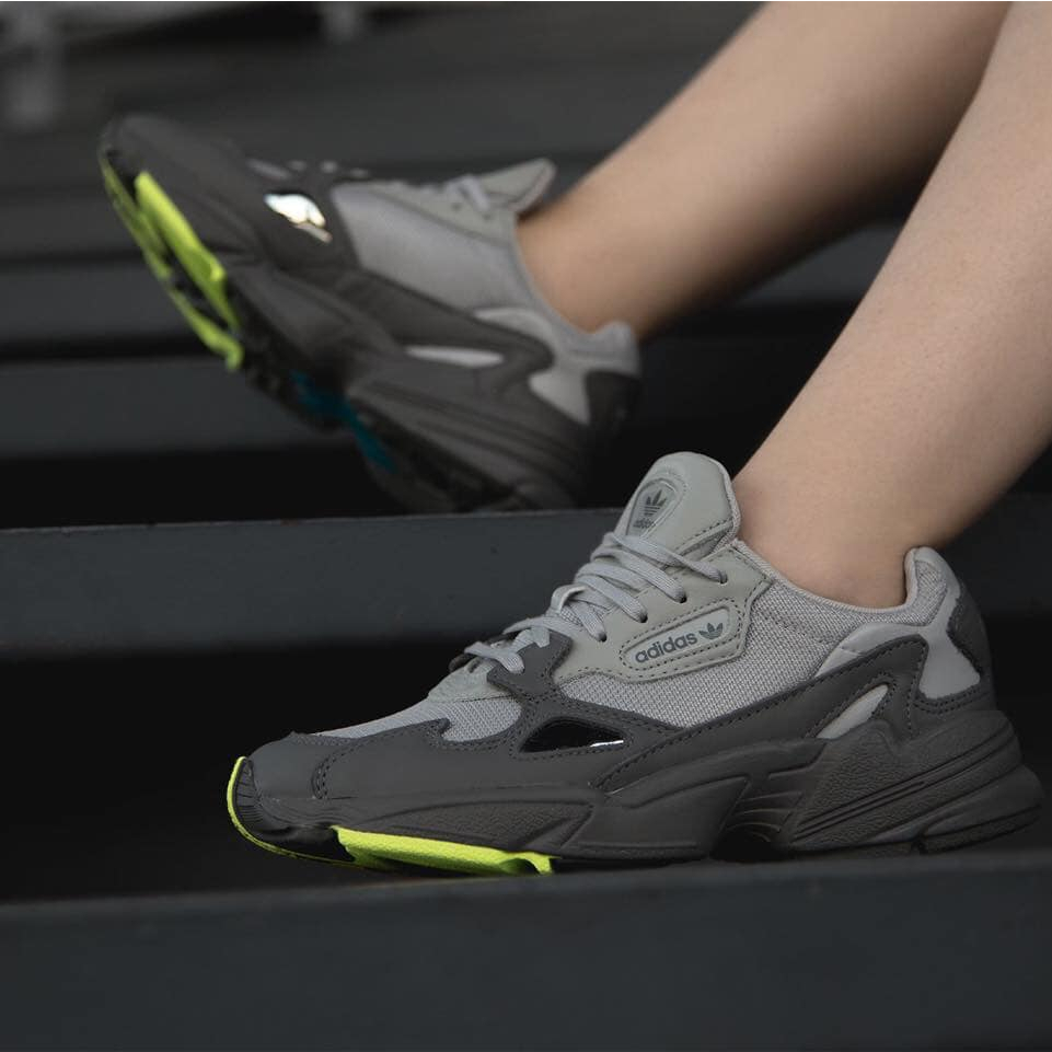 Giày Adidas màu Ghi  - Size 5 1/2