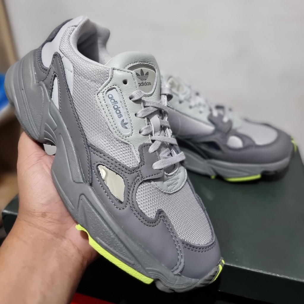 Giày Adidas màu Ghi  - Size 5 1/2