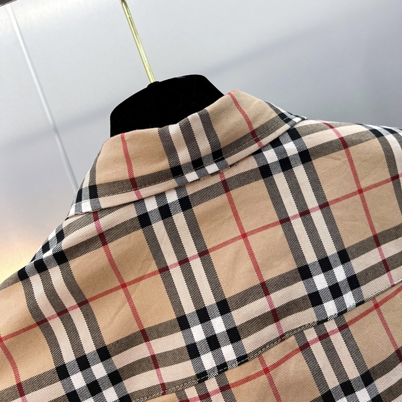 Áo sơ mi kiểu nam nữ Burberry dài tay kẻ caro sọc dập mác logo chữ nâu ngực kiểu dáng sang trọng đẳng cấp trẻ SM001