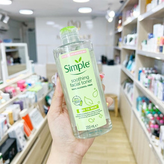 Nước hoa hồng Simple Soothing Facial Toner 200ml