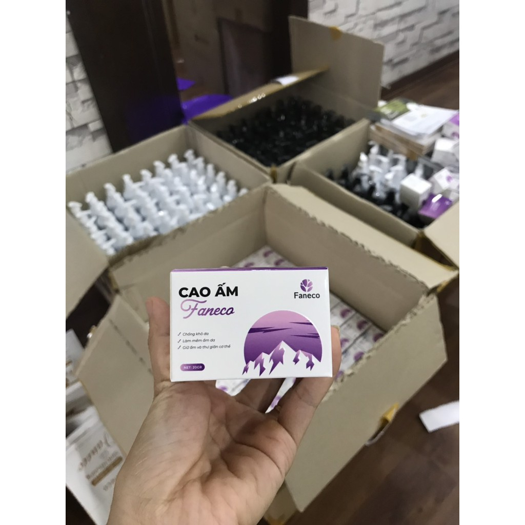 Cao Bôi Ấm, Chiết Xuất Từ nhiều tinh dầu quý, làm ấm, lưu thông khí huyết, giảm ho và giảm đau cơ