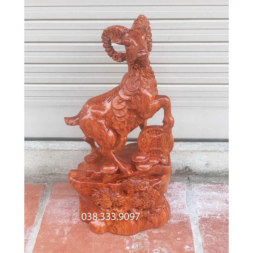 Tượng con dê đứng đế tùng cao 20cm và 30cm được làm bằng gỗ hương nguyên khối