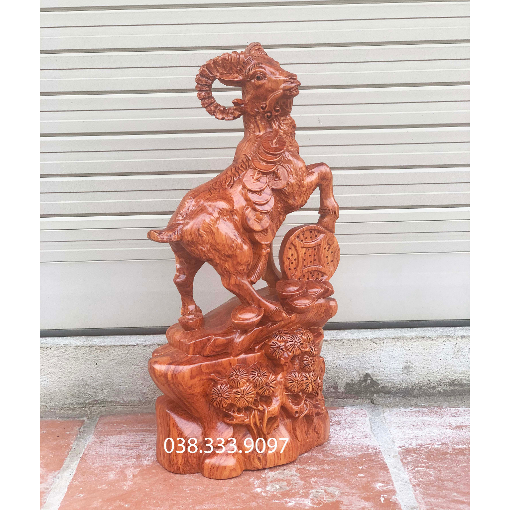 Tượng con dê đứng đế tùng cao 20cm và 30cm được làm bằng gỗ hương nguyên khối