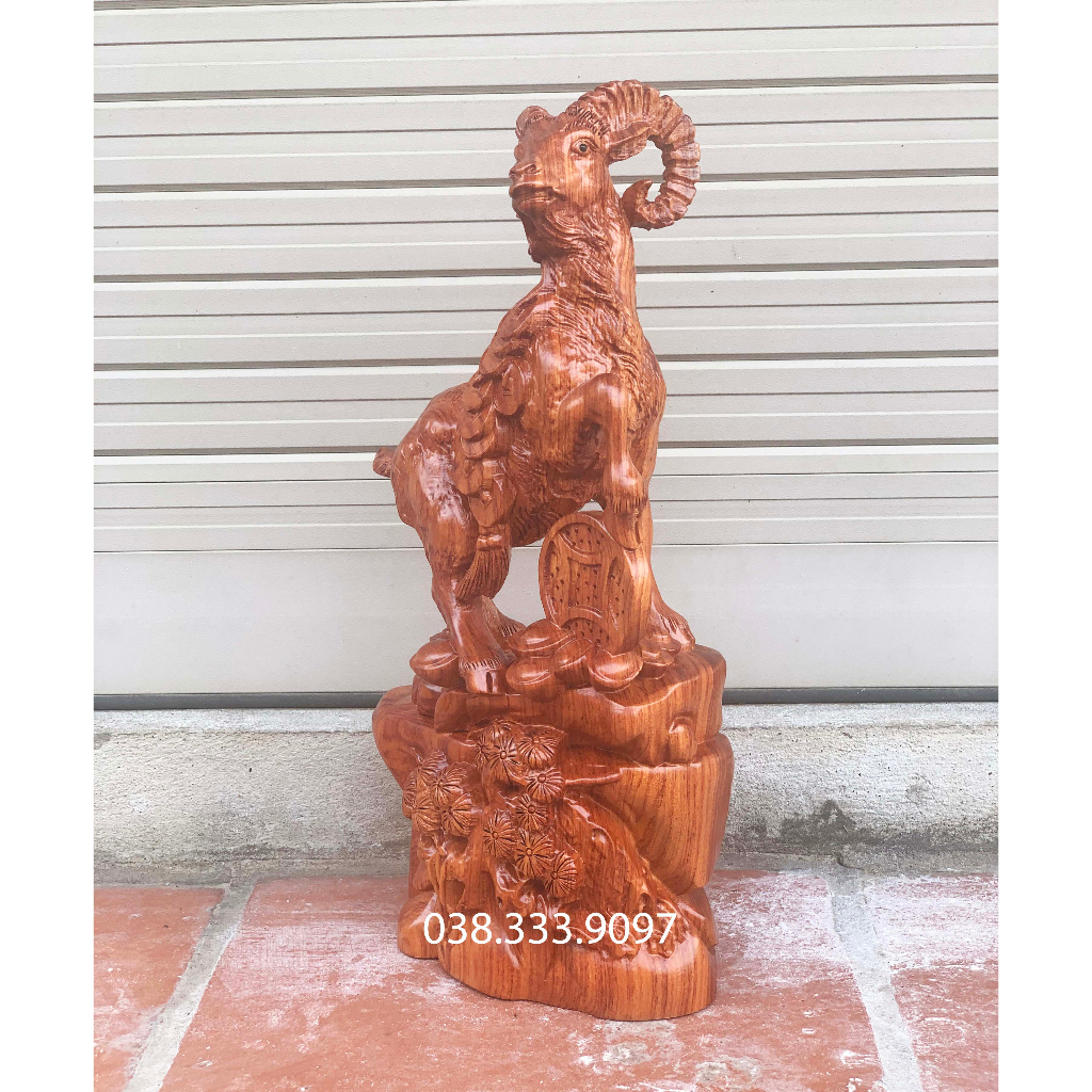 Tượng con dê đứng đế tùng cao 20cm và 30cm được làm bằng gỗ hương nguyên khối