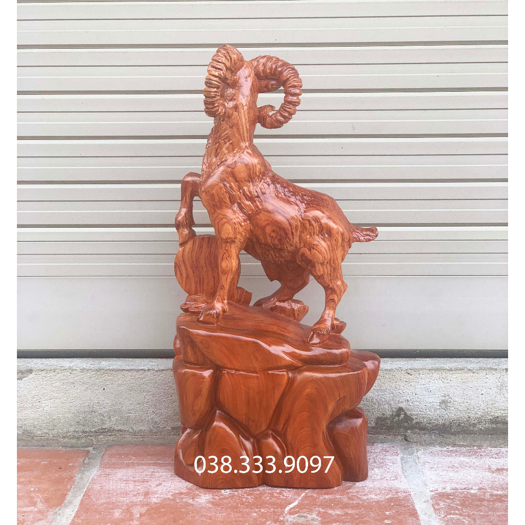 Tượng con dê đứng đế tùng cao 20cm và 30cm được làm bằng gỗ hương nguyên khối